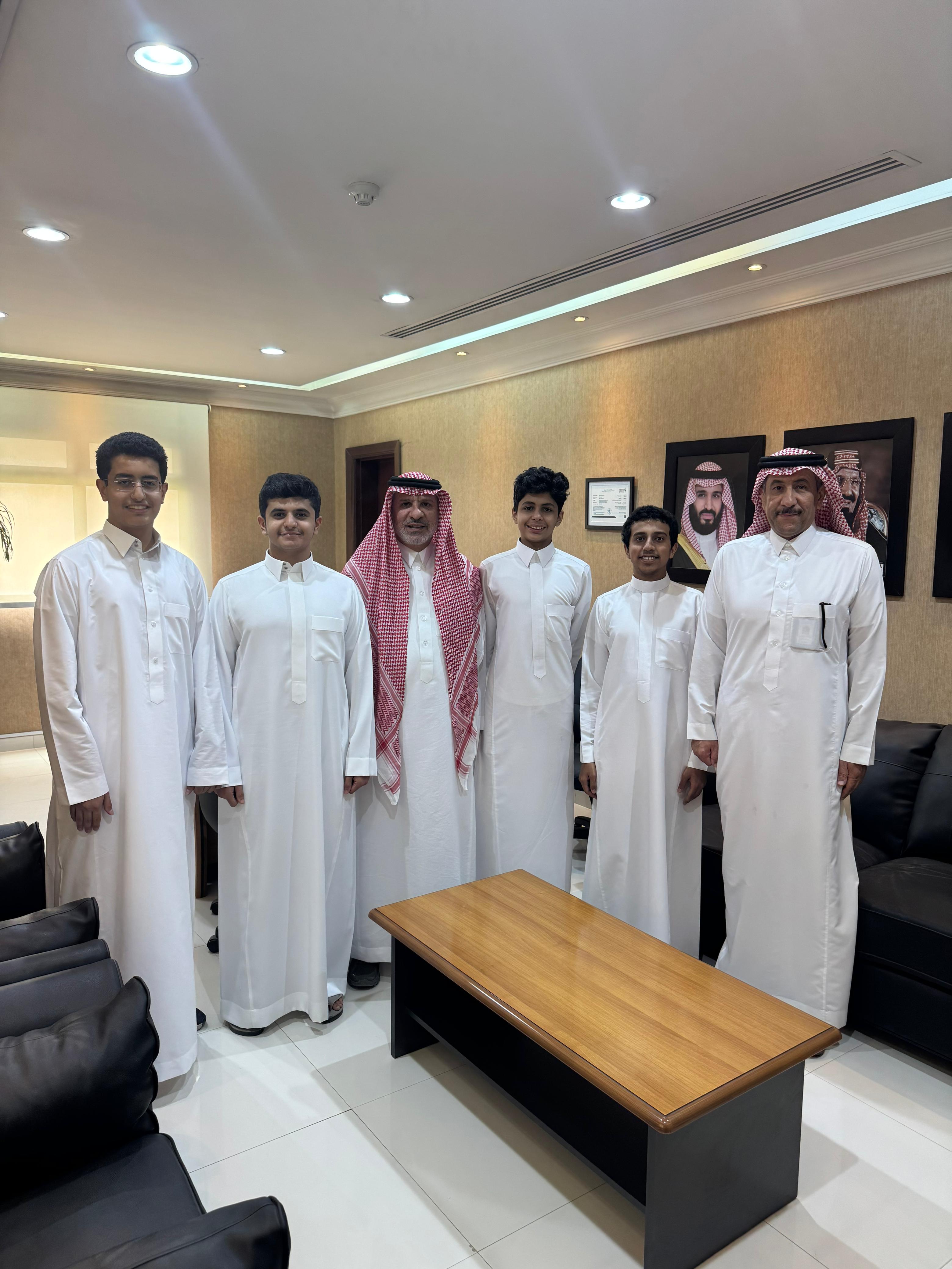 نبارك لأبنائنا الطلاب بمناسبة تأهلهم إلى المرحلة الوطنية من مسابقة نسمو موهبة